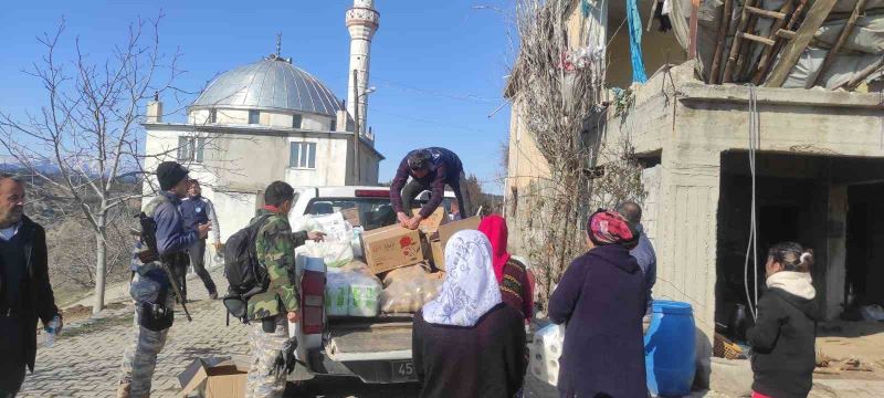 Kahramanmaraş’ta yardım malzemeleri depremzedelere ulaştırılıyor