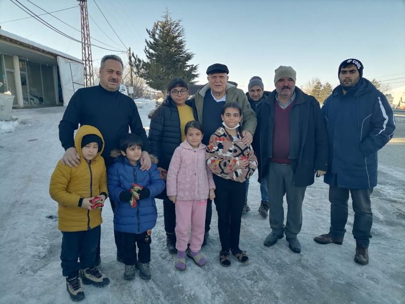 Başkan Pekmezci deprem bölgesinde depremzedelerle bir araya geldi