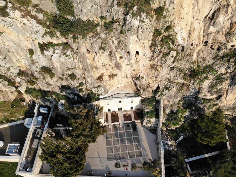 Dünyanın ilk mağara kilisesi ve Hatay Kalesi kalıntıları depremde hasar görmedi
