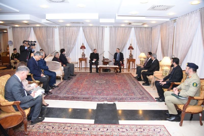 Pakistan Başbakanı Şerif, İslamabad’daki Türk Büyükelçiliğini ziyaret etti
