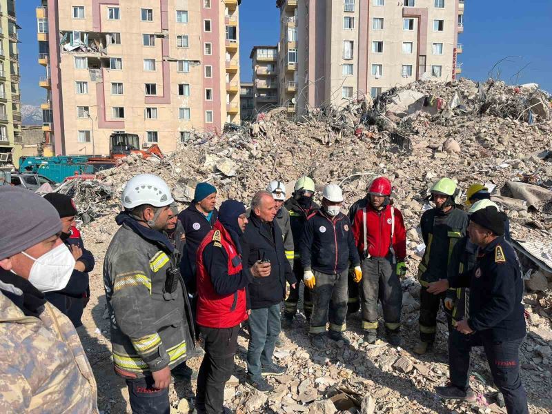 Başkan Zolan, Hatay’da depremzedelerin acısını paylaşıyor