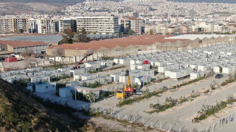 İzmir’deki konteynerler deprem bölgesine taşınıyor
