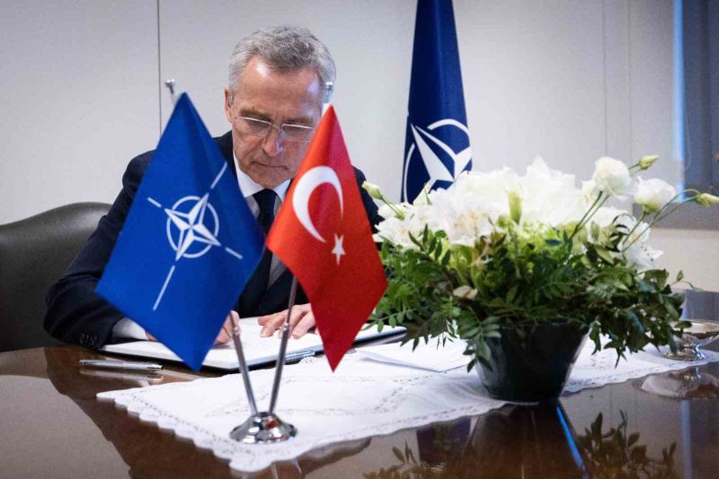Stoltenberg, Türkiye’nin NATO Daimi Temsilciliği’nde taziye defterini imzaladı
