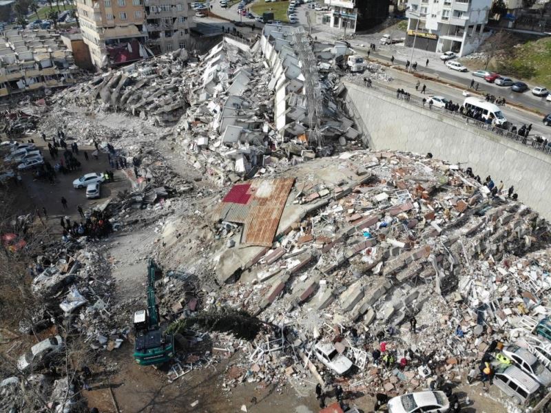 İzmir’in üniversitelerinde deprem acısı: 39 vefat
