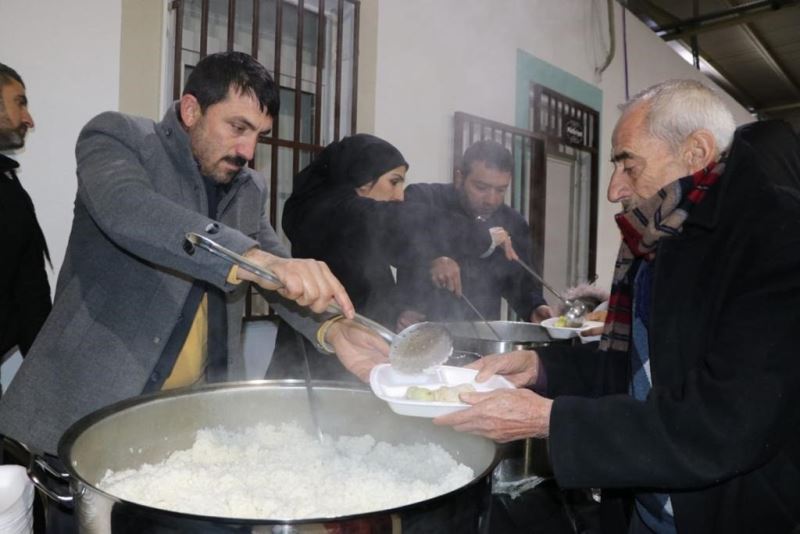 Kayapınar Belediyesi deprem bölgelerinde yaraları sarıyor