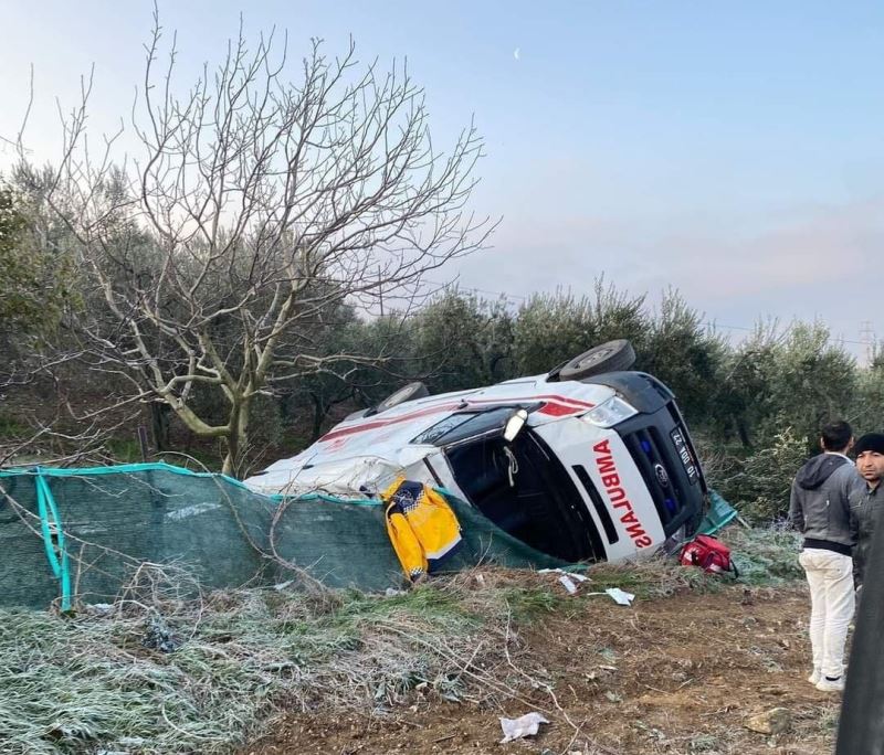 Erdek-Bandırma karayolunda ambulans kaza yaptı: 1 kişi yaralı
