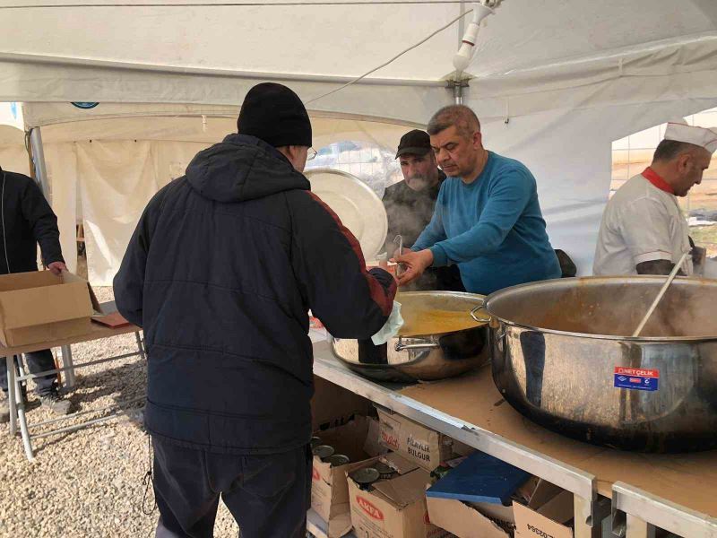 Akyurt Belediyesi Kahramanmaraş’ta yemek çadırı kurdu