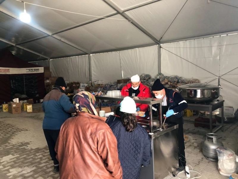 Ataşehir Belediyesi afet bölgelerinde aşevi kuruyor