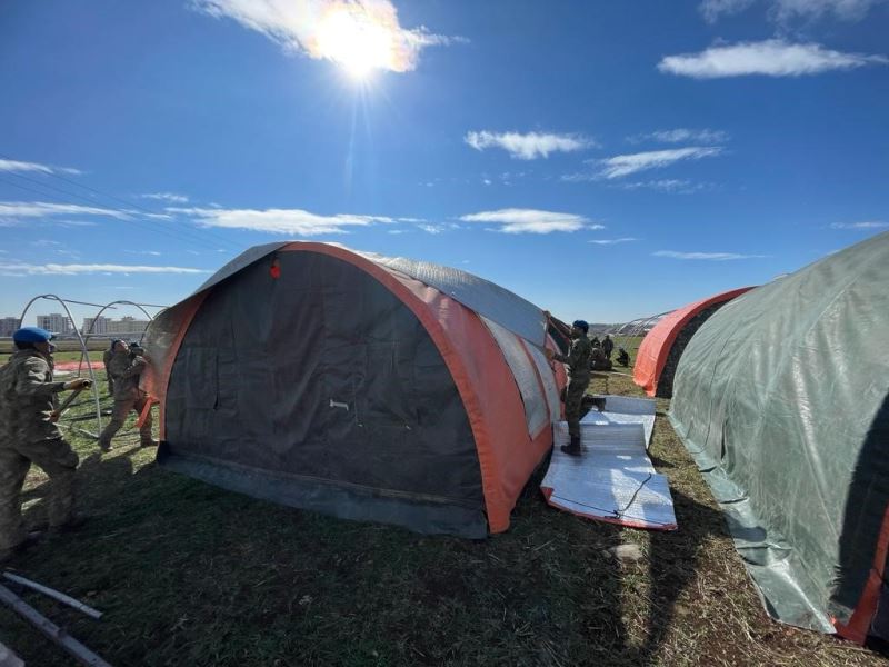 10’uncu Komando Tugayı çadır kurma faaliyetine devam ediyor
