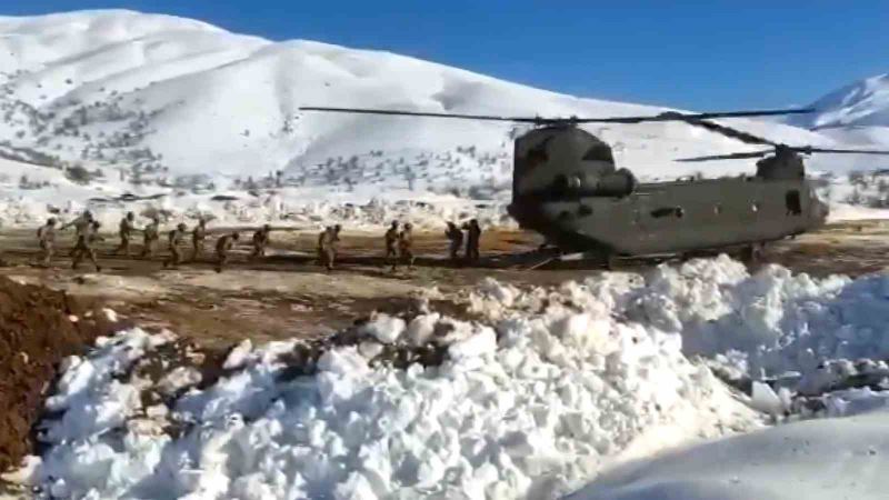 CH-47 ağır nakliye helikopterleri yardım ulaştırmaya devam ediyor

