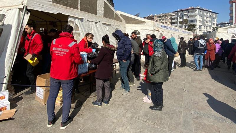 Merkezefendi Belediyesi Hatay’lı depremzedelerin yaralarını sarıyor
