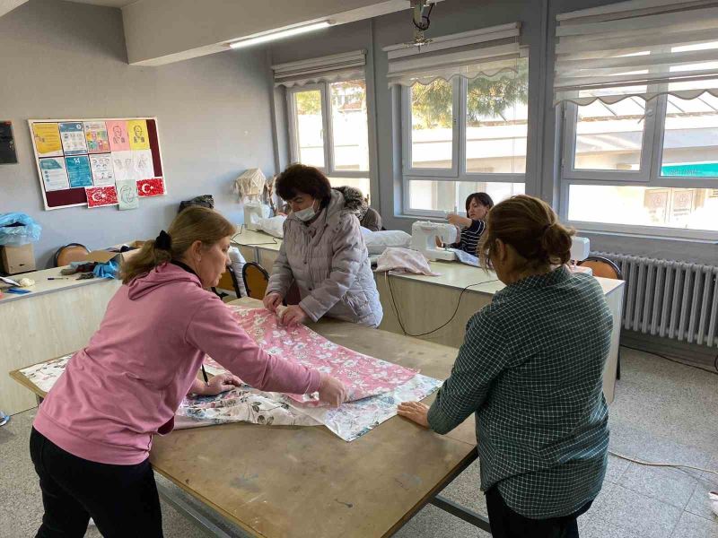Kirazlılardan sahra hastanesine yastık üretimi
