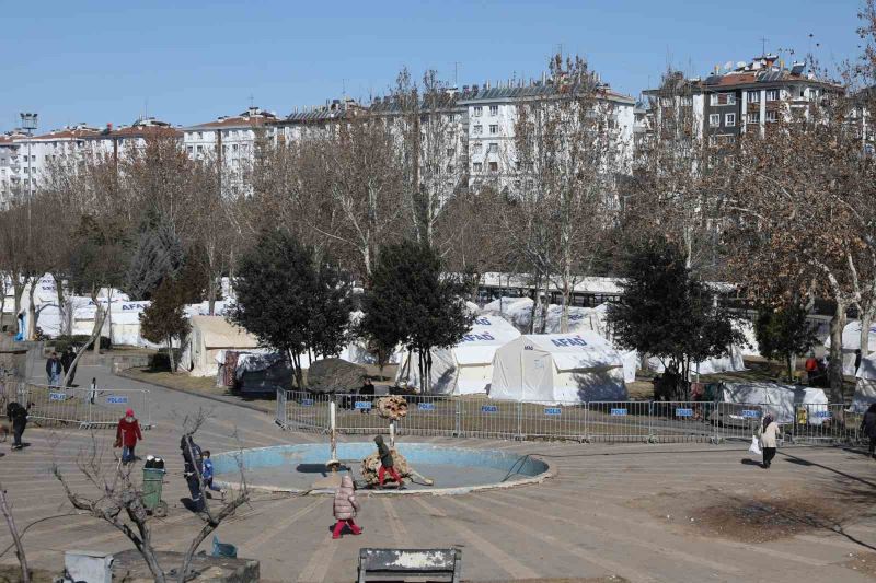 Çadır kentlerde vatandaşın tüm ihtiyaçları karşılanıyor
