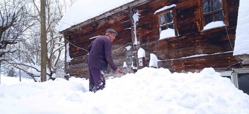 Sinop’un yüksek köylerinde kar 2 metreye yaklaştı
