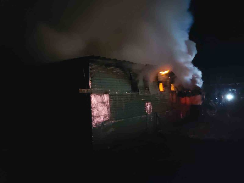 Marmaris’te prefabrik ev tamamen yandı
