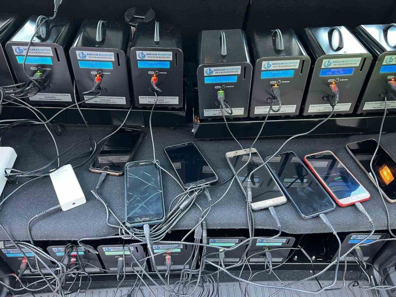 Bağcılar Belediyesi deprem bölgesine mobil şarj istasyonu kurdu