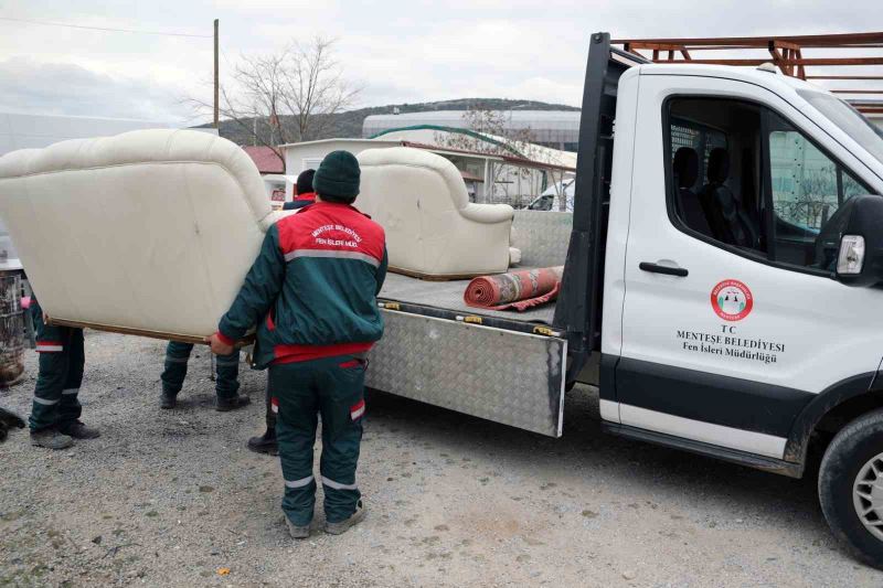 Yardımlar ‘El Ele Dayanışma’ merkezleriyle depremzedelere ulaşıyor