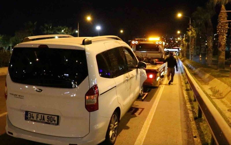 İzmir’de hafif ticari araç ile motosiklet çarpıştı: 1 ölü
