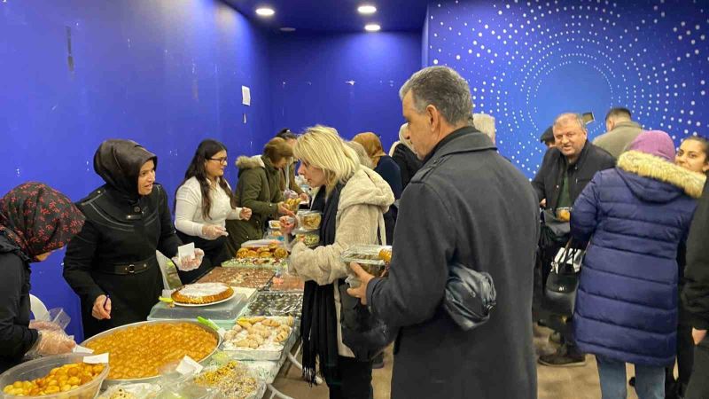 Depremzedelere destek olmak için yardım kampanyası düzenlediler