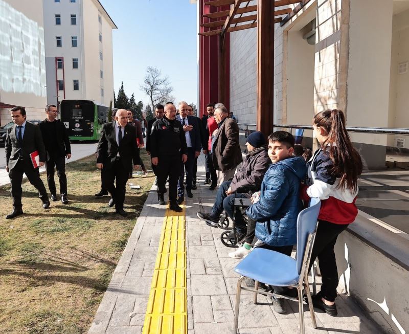 Denizli depremin yaralarını birlikte sarıyor
