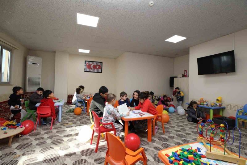 Akdeniz Üniversitesi depremzede çocuklar için 10 oyun odası kurdu
