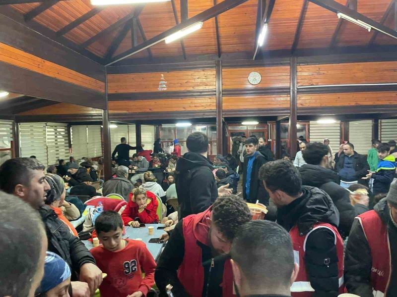 Büyükşehir, deprem sonrası yaklaşık 8 bin depremzedeye yuva oldu