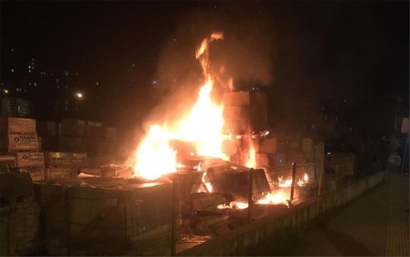 Samsun’da inşaat malzemesi satan işyerinde yangın çıktı
