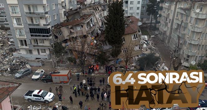 Hatay’da yaşanan 6.4’lük depremin ardından enkaz alanı günün ilk ışıklarıyla havadan görüntülendi