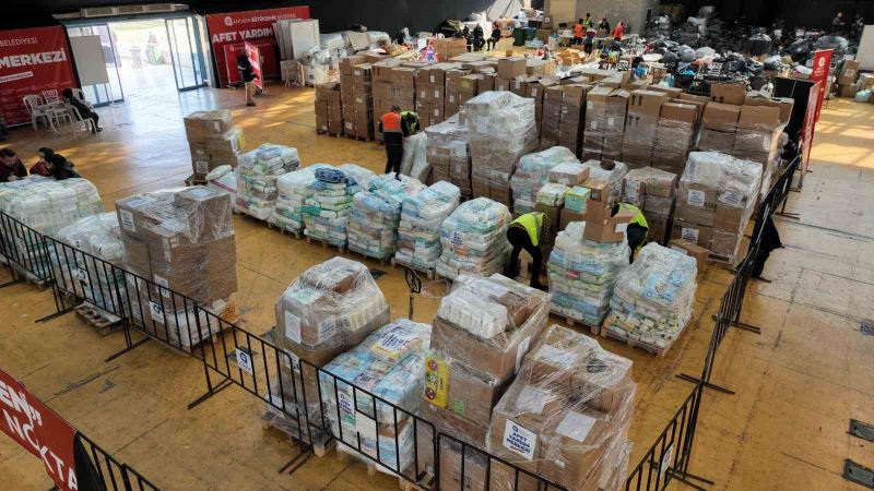 Cam Piramit Afet Yardım Merkezi yaraları sarmaya devam ediyor