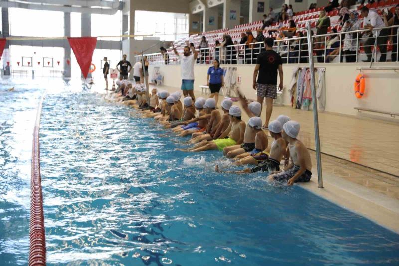İpekyolu’nda yeni dönem yüzme kursu kayıtları başladı

