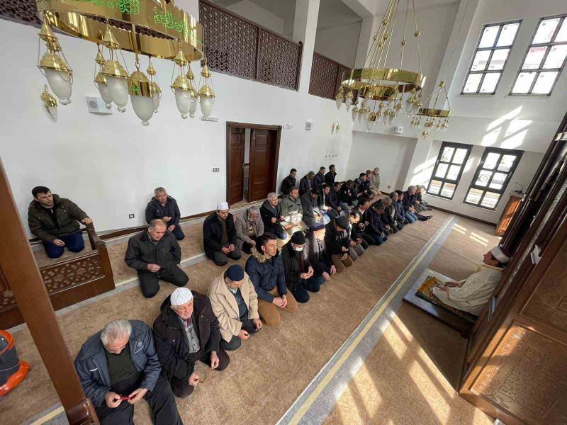 Dumlupınar Abdülhamid Han Camii ibadete açıldı
