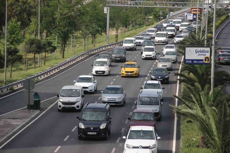 İzmir’de trafiğe kayıtlı araç sayısı yüzde 5,2 arttı
