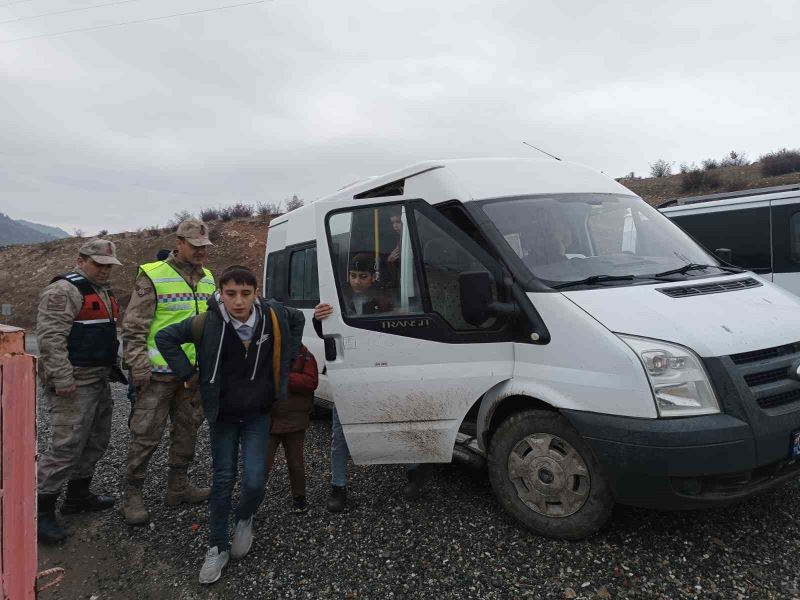 Batman’da okullar açıldı: Taşımacılık yapan servisler denetleniyor
