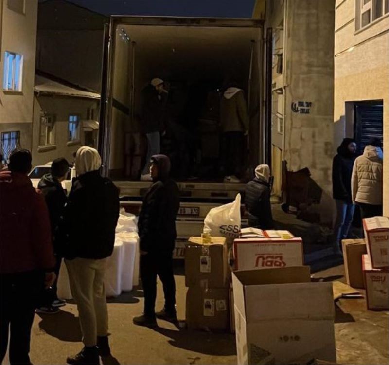 Eskişehirli gönüllüler deprem bölgesine 20 tır yardım malzemesi gönderdi