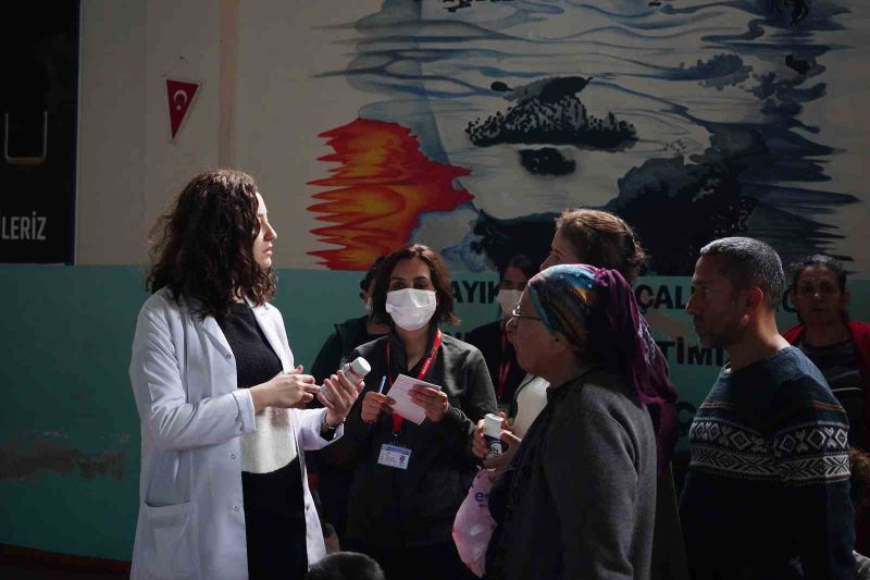 Tarsus’ta depremden etkilenen aileler sağlık taramasından geçti
