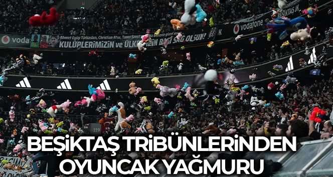 Beşiktaş tribünlerinden oyuncak yağmuru