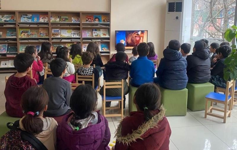 Altınova Halk Kütüphanesi’nde sinema günü
