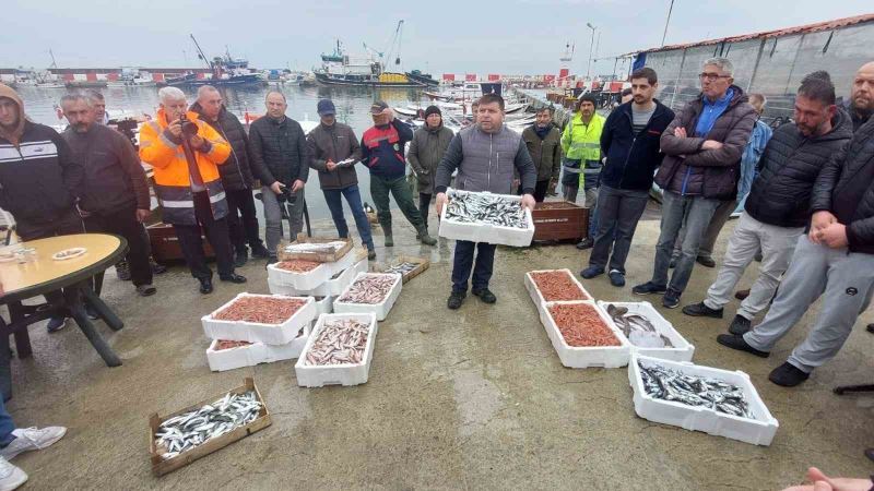 Ağlarını depremzedeler için attılar
