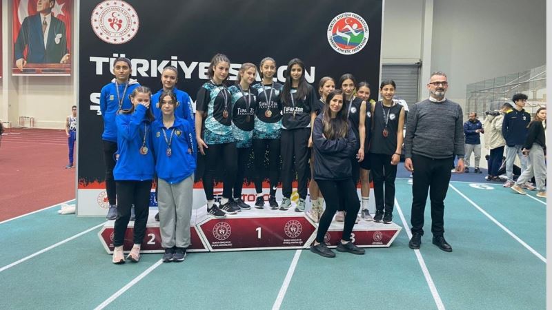 Balıkesirli atletler, Türkiye U16 Salon Şampiyonası’nı zirvede tamamladı
