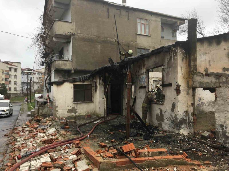 Bağcılar’da gecekondu yangını