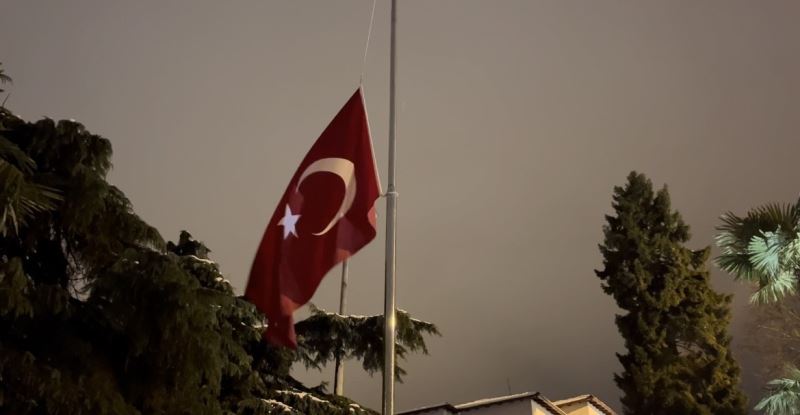7 günlük milli yasın ardından Bursa’da bayraklar yarıya indi
