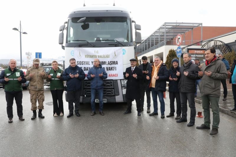 Kütahya’dan 21 yardım tırı dualarla afet bölgesine uğurlandı