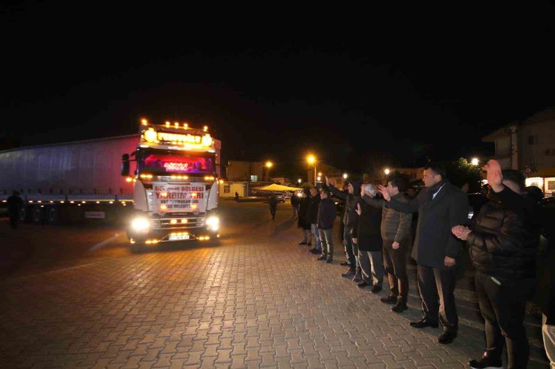 Kaş’tan 9 yardım tırı dualarla deprem bölgesine uğurlandı