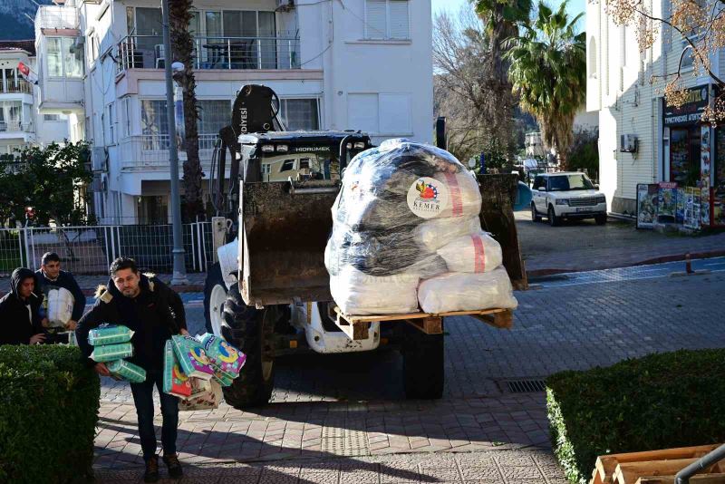 Kemer’in ilk yardım tırı yola çıktı