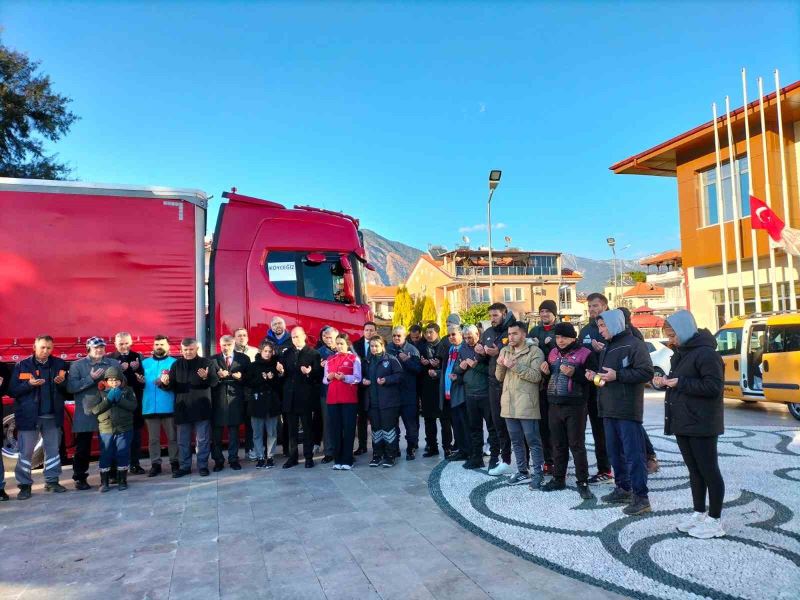 Yardım tırı Köyceğiz’den dualarla yola çıktı