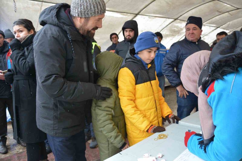 Sındırgılı çocuklar kumbaralardaki paralarını bağışlıyor
