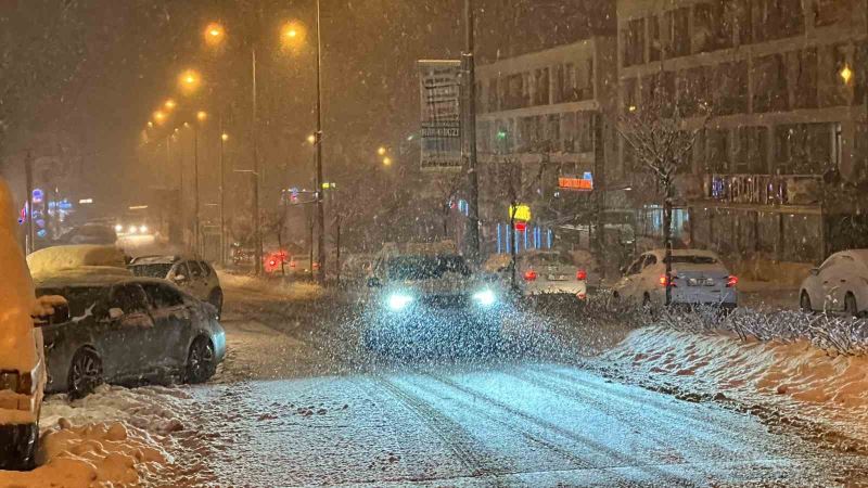 Düzce’de yoğun kar yağışı ile mücadele sürüyor
