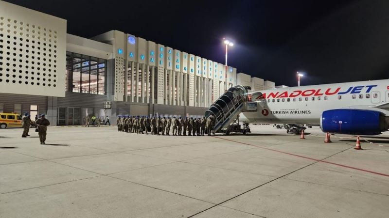 Edremit’ten komandolar deprem bölgesine uçak ile sevk edildi
