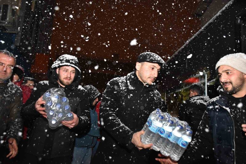 50 kişilik ekip yaraları sarmak için deprem bölgesine gitti
