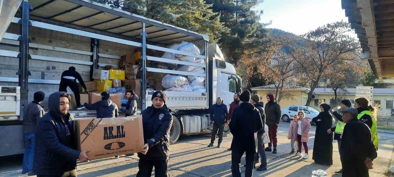 Alaplı’dan çıkan yardımlar Deprem Bölgesinde Dağıtımını Sürdürüyor